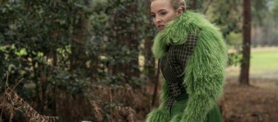 Villanelle from Killing Eve goes golfing in a crazy green outfit and kills a tourist with a golf club.